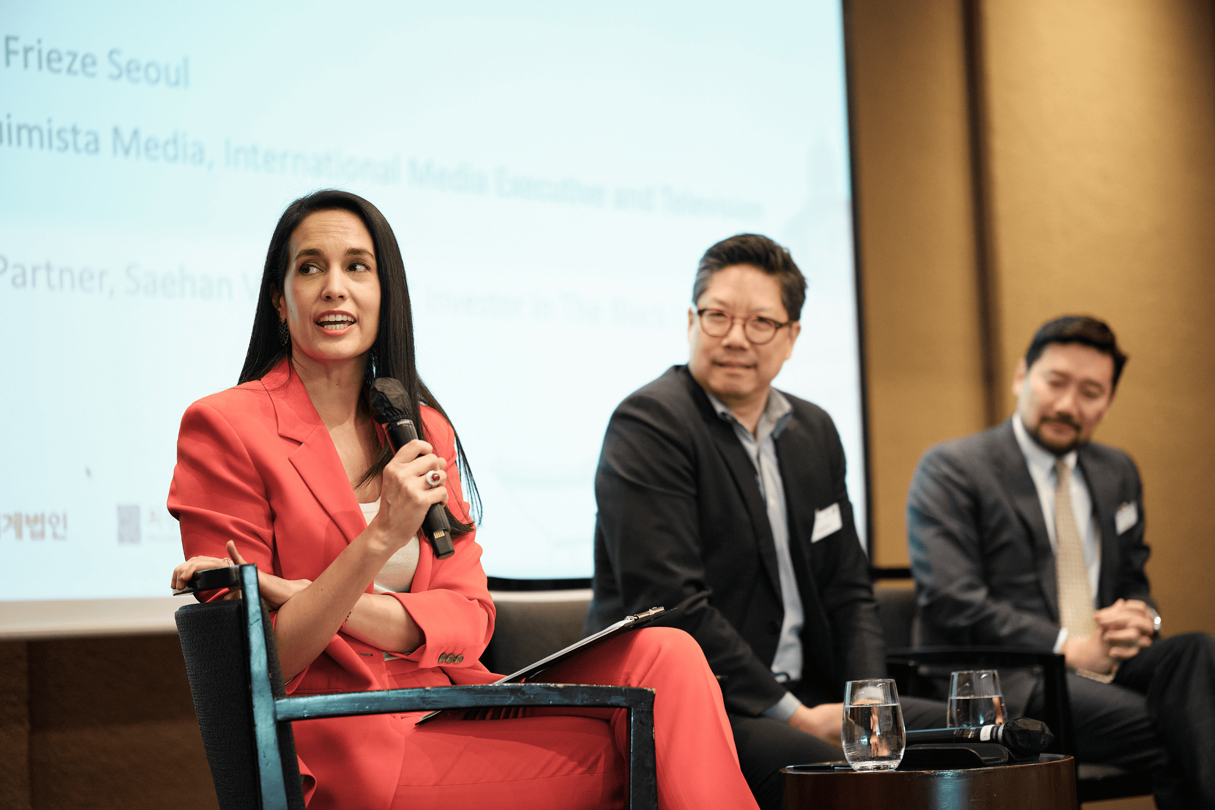 Panel speakers discussing global issues at Kellogg College’s Open Conversations in Seoul
